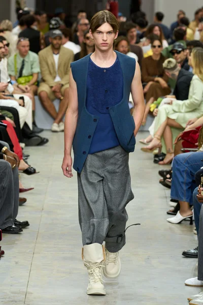 Look 30